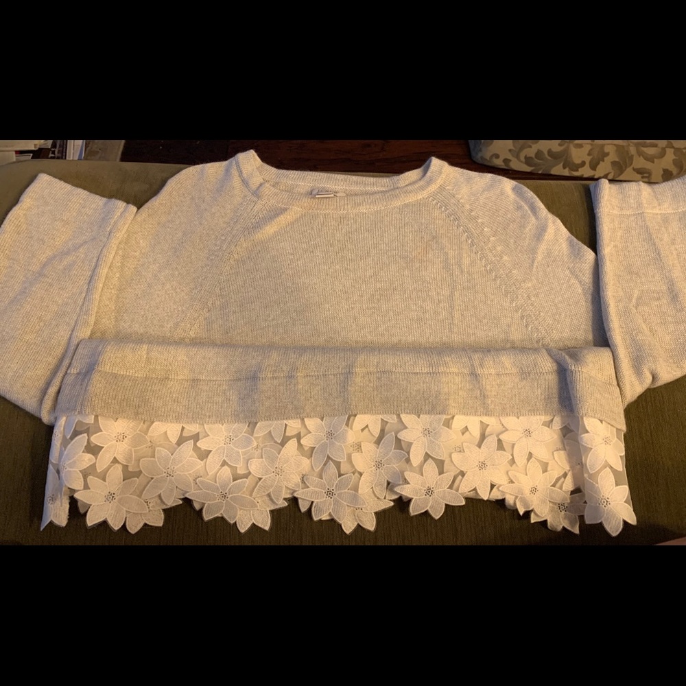 Stunning light weight long sleeve sweater